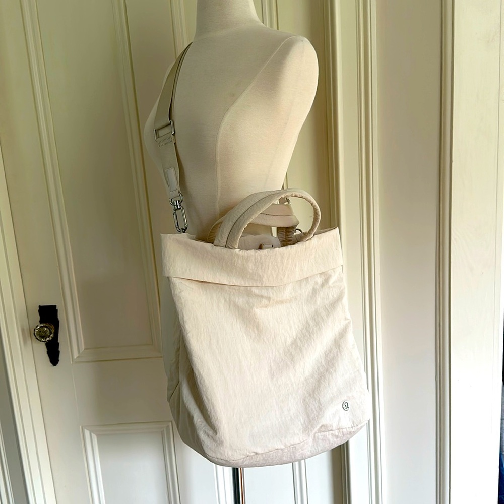 Lululemon On My Level 2.0 19L Bag in White Opal